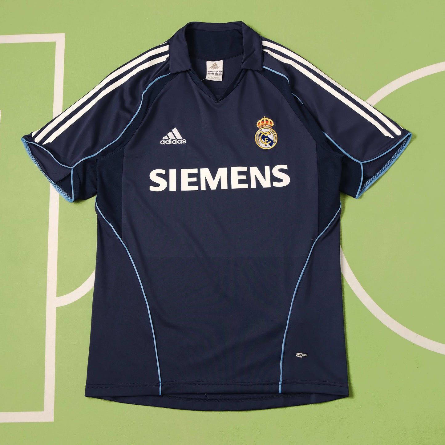 Real Madrid 2005/06 Away Retro jersey